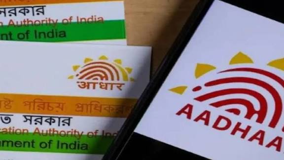 ஆதார் கார்டு விவரங்களை நீங்களே லாக் செய்யலாம்: எப்படி தெரியுமா?