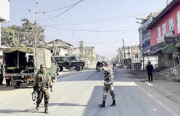 மணிப்பூா்: இரண்டு நாள்களுக்குப் பின் இயல்புநிலை திரும்பியது