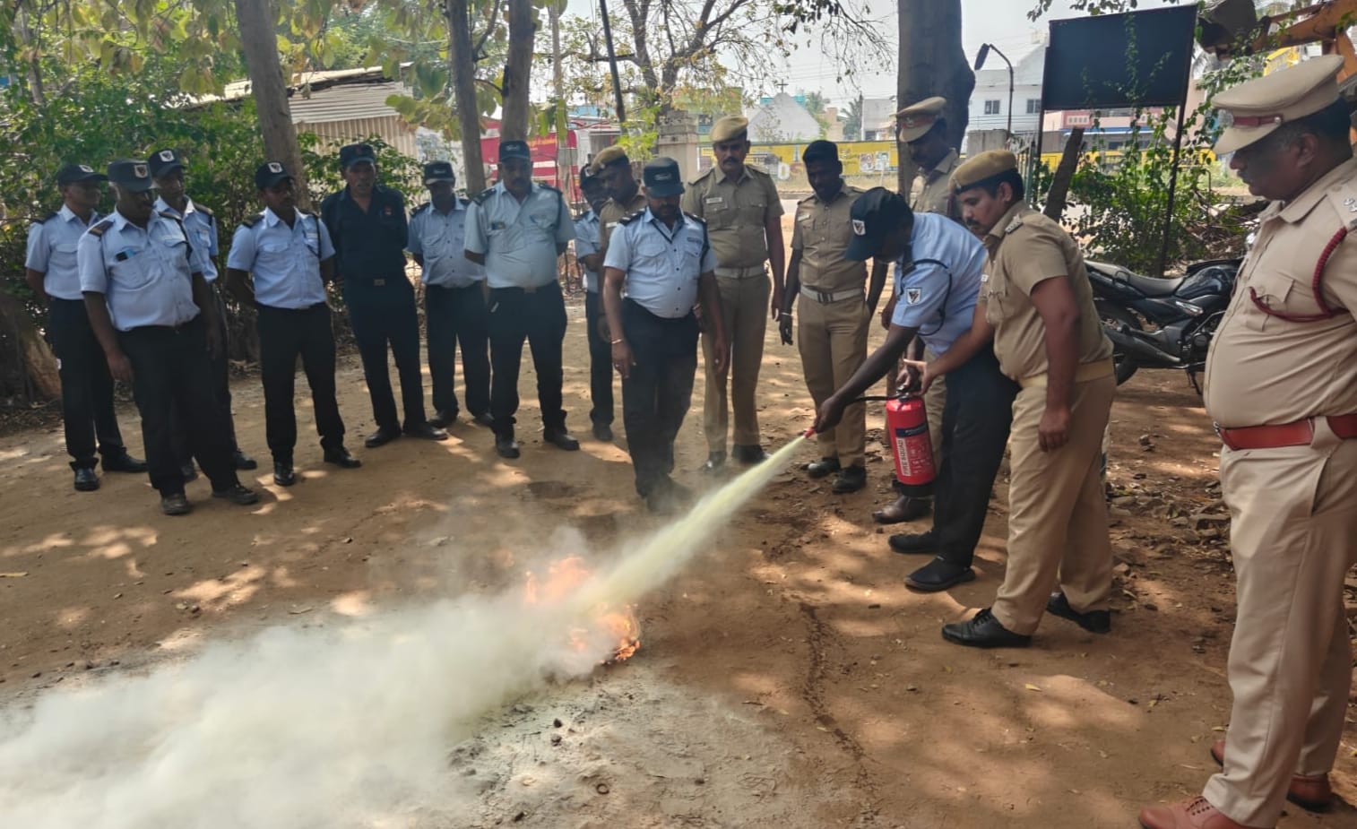 தீயணைப்பு அடிப்படை பயிற்சி