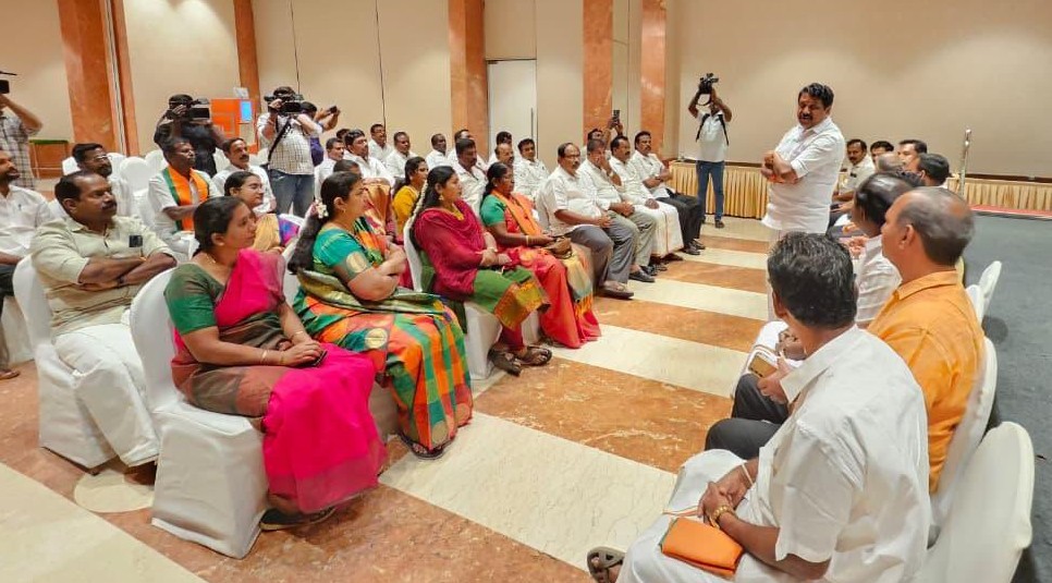 சேலத்தில் பாஜக மையக்குழு உறுப்பினர்கள் மற்றும் நிர்வாகிகளுக்கான ஆலோசனைக் கூட்டம்