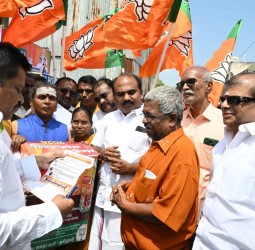 கே.எஸ்.ராதாகிருஷ்ணன் தலைமையில் மக்களிடம் கருத்து கேட்டனர்