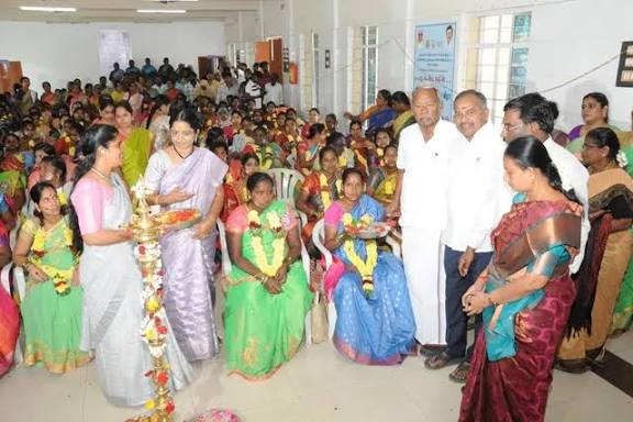 சேலத்தில் கர்ப்பிணிகளுக்கு சமுதாய வளைகாப்பு