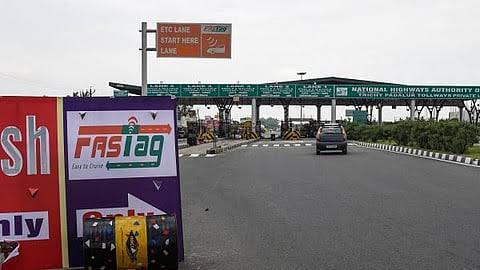 சுங்கச்சாவடிகளில் ஏப். 1 முதல் ஃபாஸ்டேக், யுபிஐ மட்டுமே அனுமதி