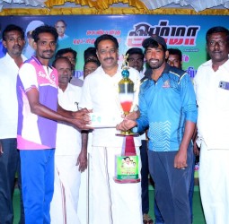 கரூரில் "அம்மா பிரீமியர் லீக்" போட்டி