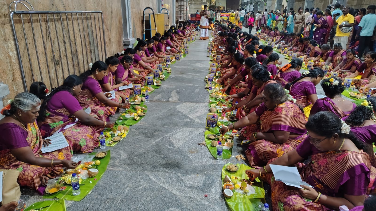 பவுர்ணமியையொட்டி நேற்று 108 திருவிளக்கு பூஜை