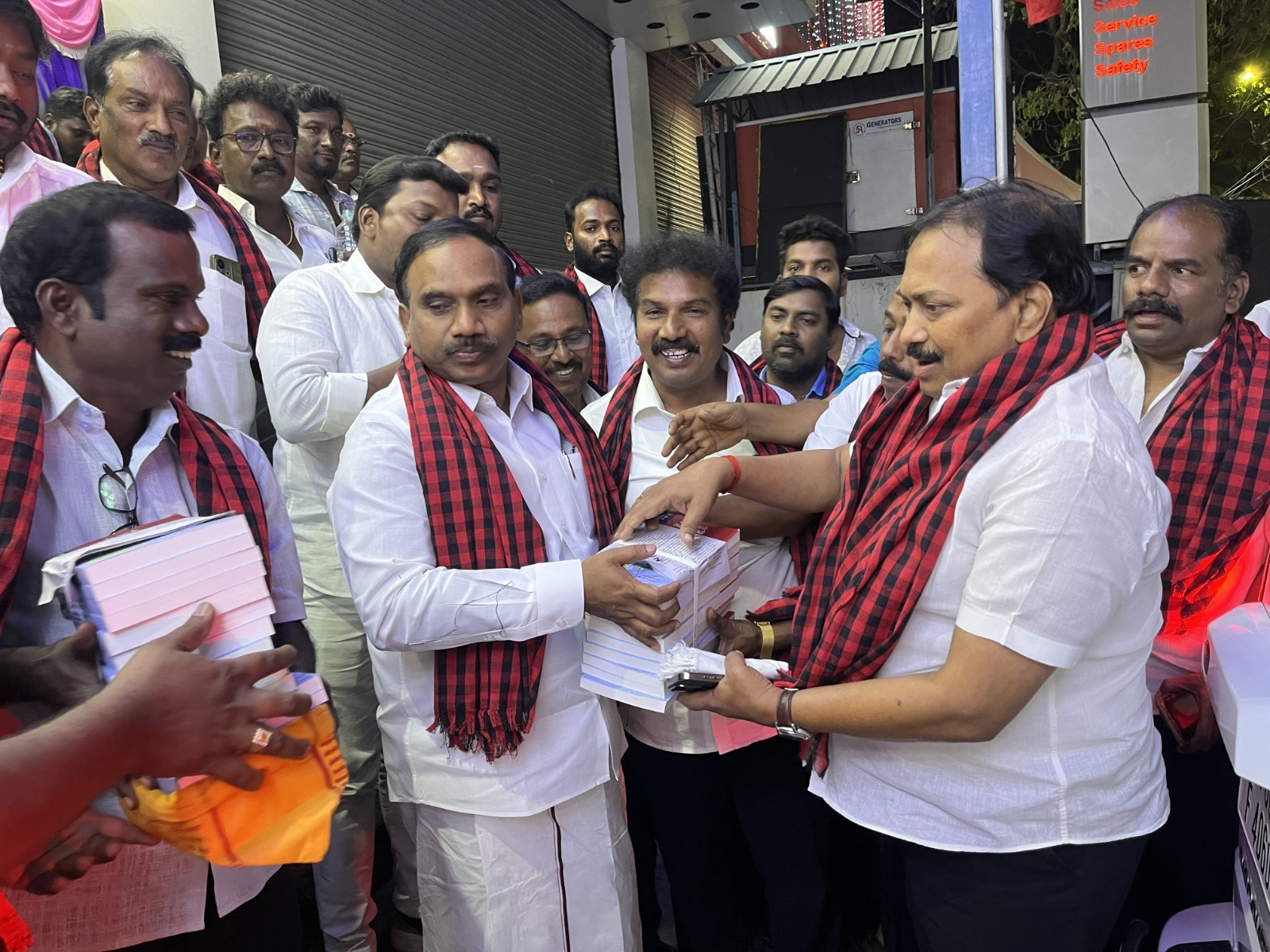 ஆர்.கே.நகர் தொகுதி கிழக்கு மற்றும் மேற்கு பகுதி திமுக நிர்வாகிகள் கலந்துரையாடல்