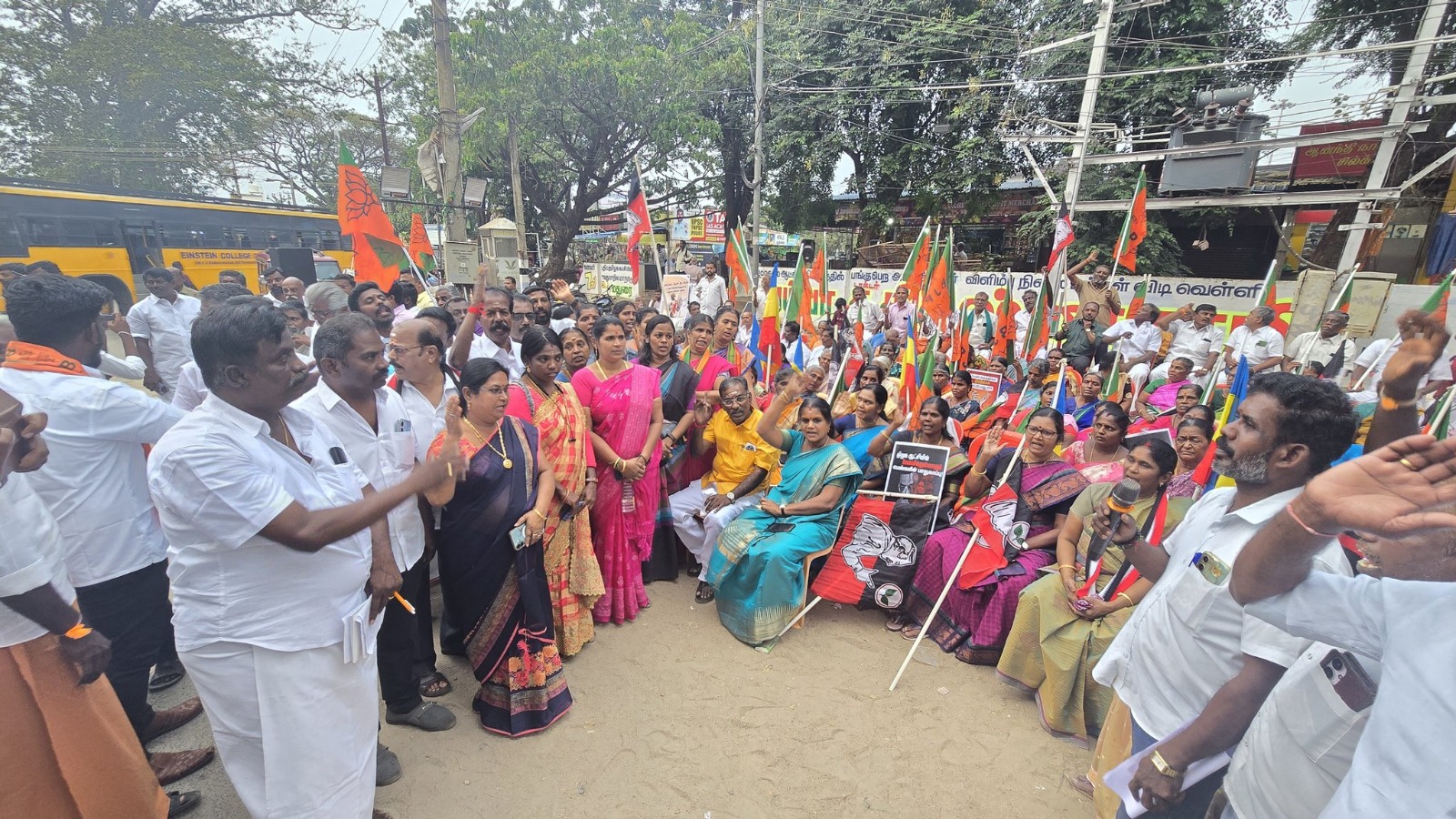 பாஜக மகளிர் அணி, என்டிஏ கூட்டணிக் கட்சிகள் சார்பில் தென்காசியில் ஆர்ப்பாட்டம்