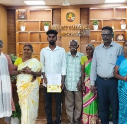 பழங்குடியினரின் வாரிசுகளுக்கு அரசு பள்ளியில் வேலைக்கான ஆணை