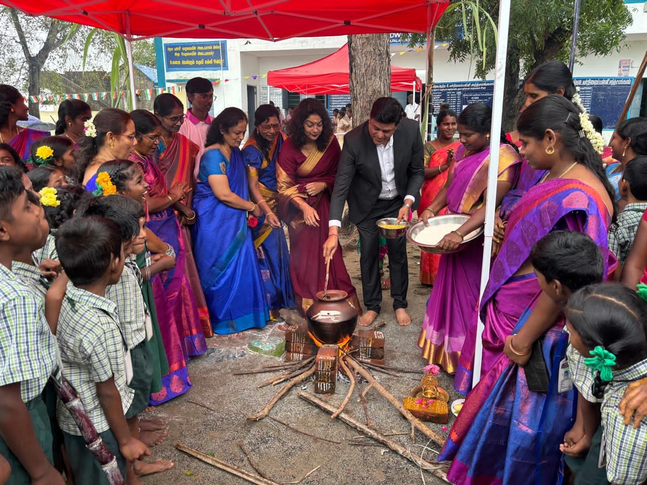 அழிஞ்சமங்கலம் அரசு ஆரம்பப் பள்ளி மற்றும் உயர்நிலைப் பள்ளியில் சமத்துவ பொங்கல்