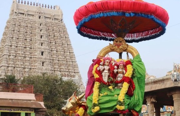 அருணாசலேஸ்வரர் கோவிலில் தைபிரதோஷத்தைஒட்டி தங்க ரிஷப வாகனத்தில் சுவாமி