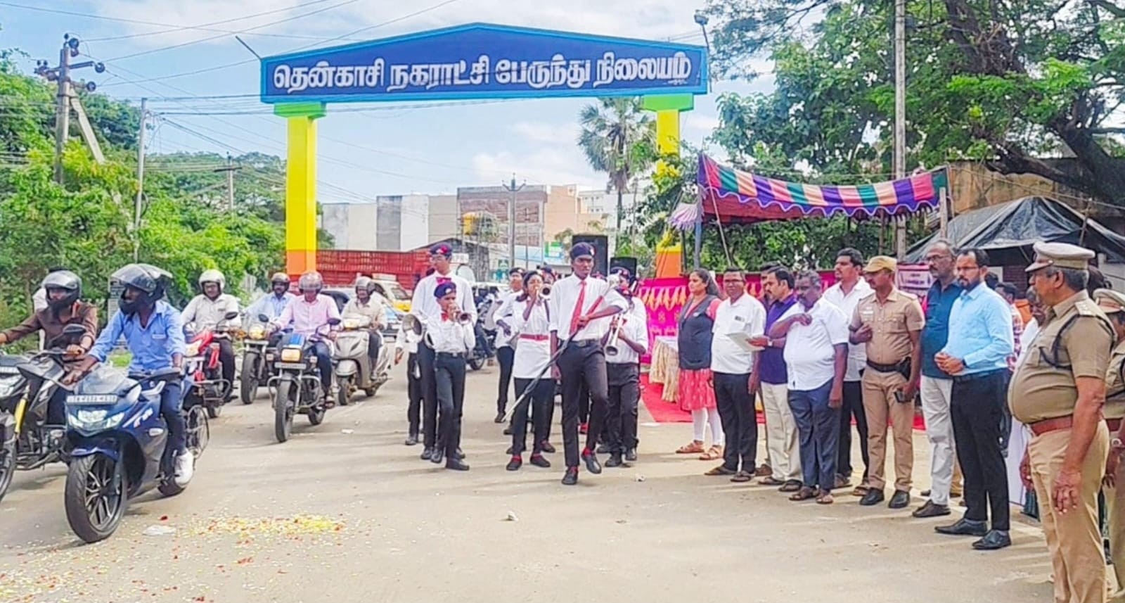 தென்காசியில் சாலை பாதுகாப்பு விழிப்புணர்வு