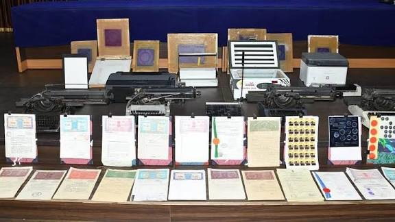 போலி ஆவணங்கள் மூலம் சிங்கப்பூரை சேர்ந்த மூதாட்டியின் ரூ.800 கோடி சொத்துகள் மோசடி