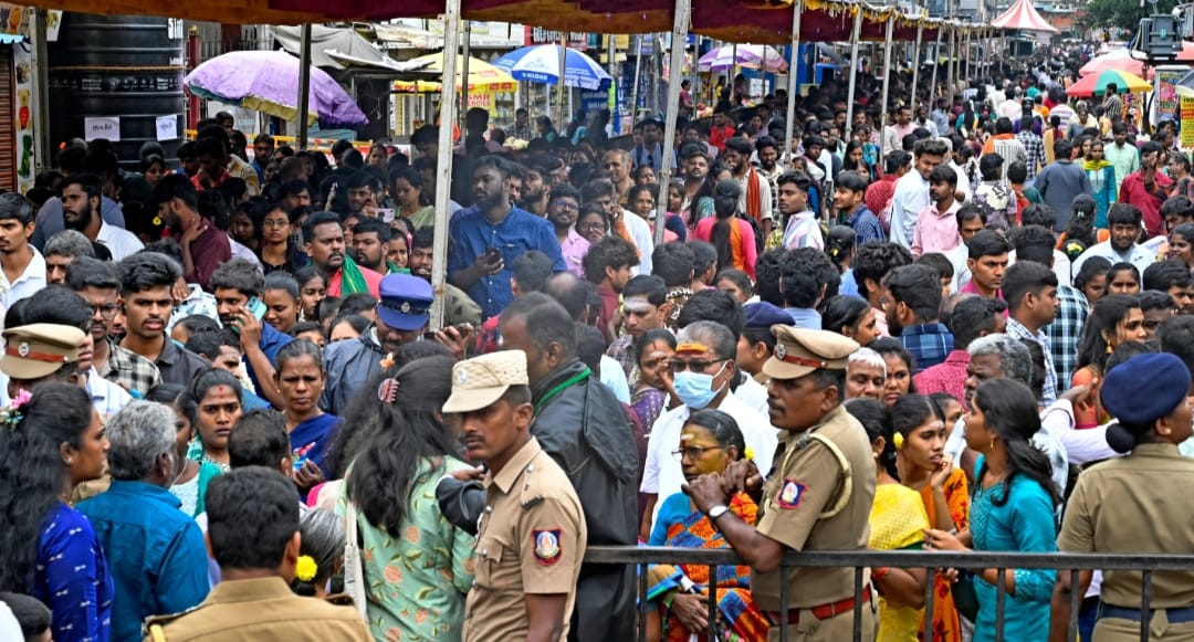 முருகனை தரிசிக்க திரண்ட பக்தர்கள்