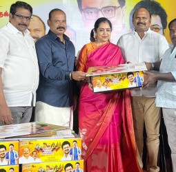 திமுகவினருக்கு பொங்கல் நலத்திட்ட உதவி