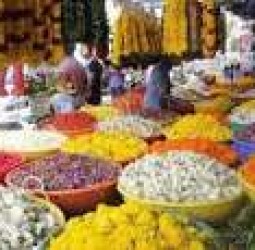 புத்தாண்டை முன்னிட்டு தமிழகத்தில் பூக்களின் விலை கிடுகிடு உயர்வு.!