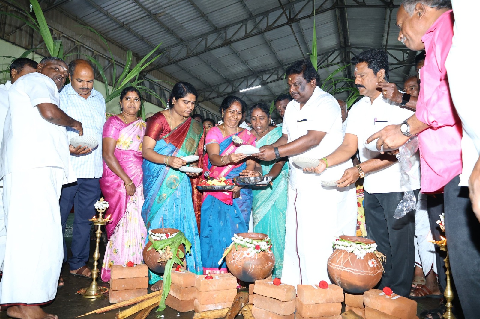 ஜெயங்கொண்டம் அரசு போக்குவரத்து கழக பணிமனையில்,சமத்துவ பொங்கல் விழா