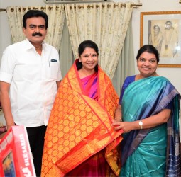 கனிமொழி எம்.பி., பிறந்தநாளை முன்னிட்டு நேற்று அமைச்சர் கீதாஜீவன் வாழ்த்து