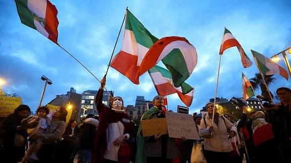 வன்முறையாளர்களுக்கு உடனடி மரண தண்டனை? - ஈரான் நீதித் துறைத் தலைவர் பேச்சும் சலசலப்பும்