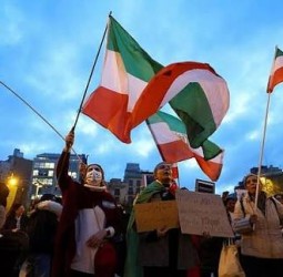 வன்முறையாளர்களுக்கு உடனடி மரண தண்டனை? - ஈரான் நீதித் துறைத் தலைவர் பேச்சும் சலசலப்பும்