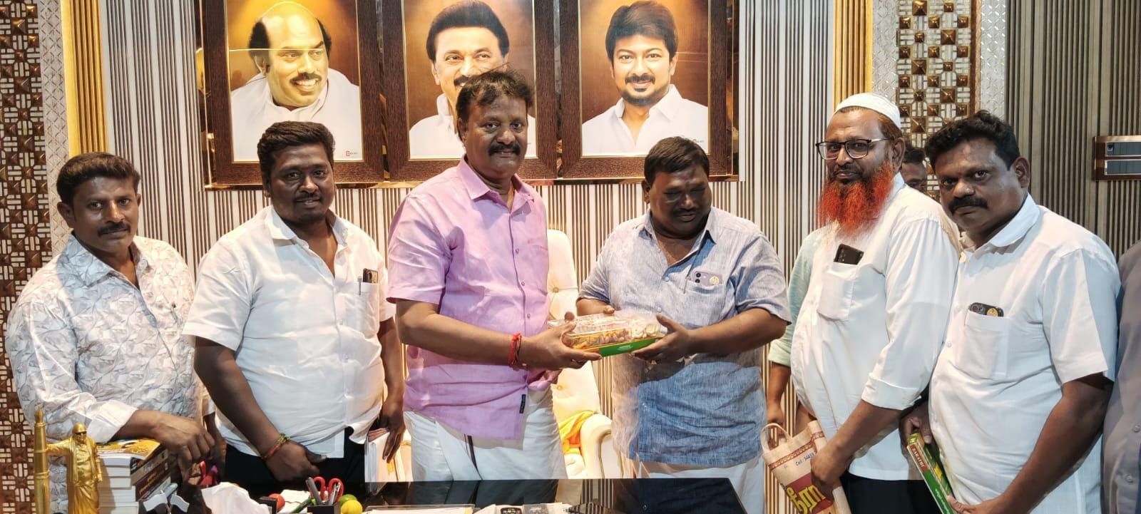 ஆங்கில புத்தாண்டை முன்னிட்டு வாழ்த்து