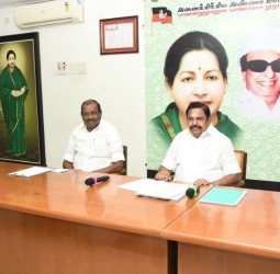 அதிமுக சார்பில் போட்டியிட விருப்ப மனு அளித்தவர்களிடம் பொதுச் செயலாளர் எடப்பாடி பழனிசாமி நேற்று நேர்காணல்