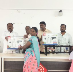 சத்துணவு மையங்களுக்கு கேஸ் அடுப்பு குக்கர் எம்எல்ஏ வழங்கினார்