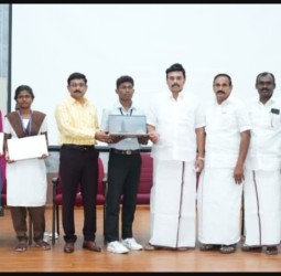 தனியார் கல்லூரி மாணவர்களுக்கு, தமிழக அரசின் விலையில்லா மடிக்கணினி