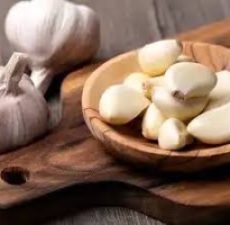 வெறும் வயிற்றில் பூண்டு சாப்பிடுவதில் இத்தனை நன்மைகளா? பலரும் அறியாத ரகசியம்!