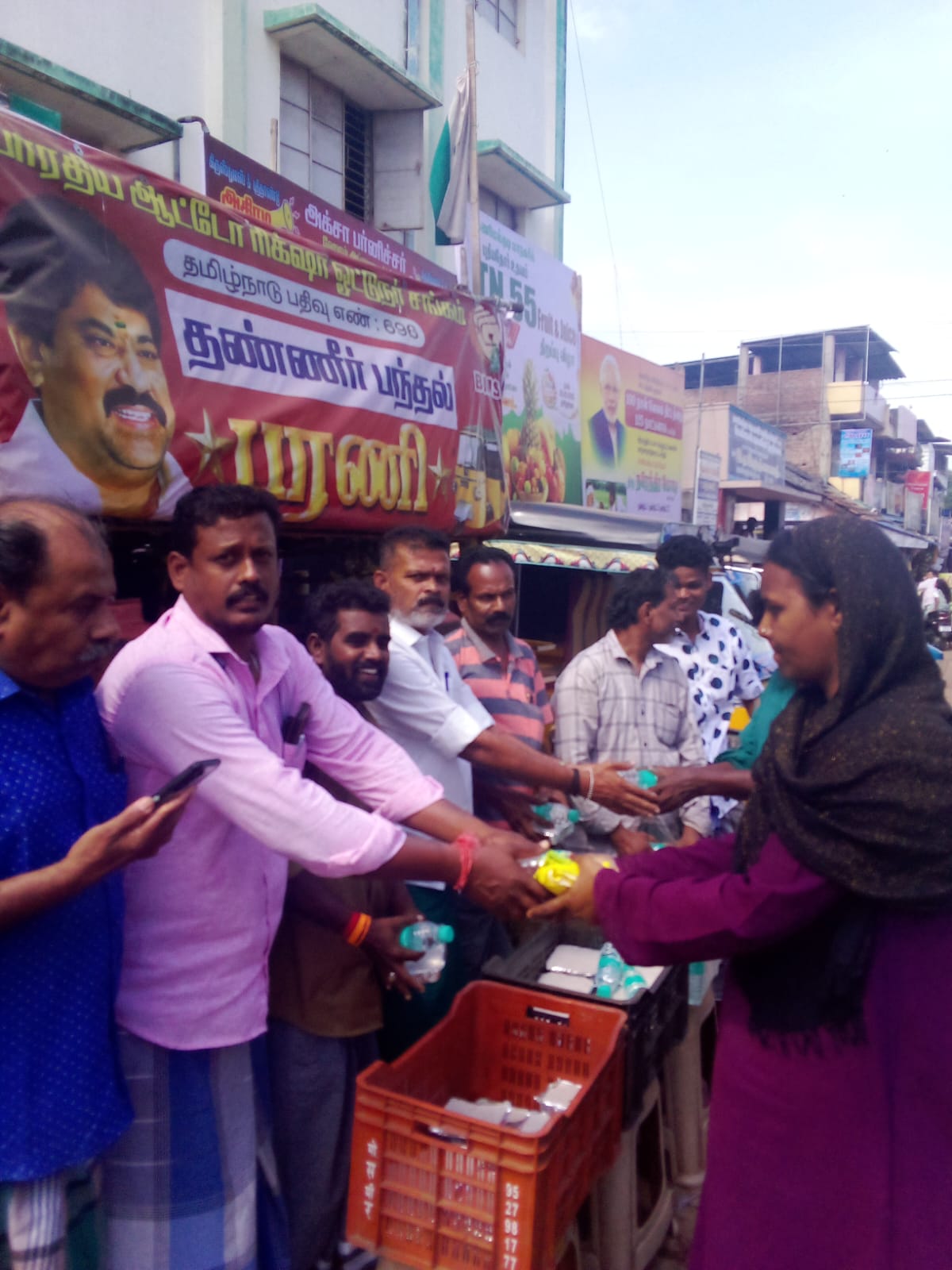 மணமேல்குடி ஆட்டோ   ஓட்டுனர்களின் அன்னதான நிகழ்வு