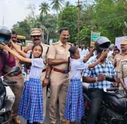 கடலூரில் காவல்துறையினர் நடத்திய விழிப்புணர்வு