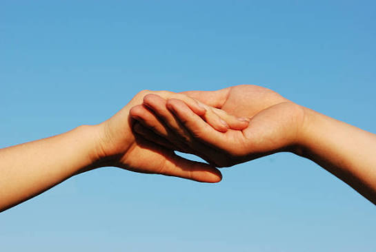 இரு கைகளின் சந்திப்பு