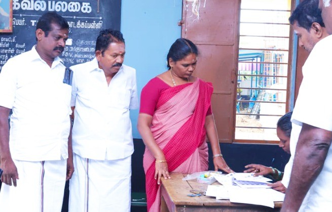 புதிய வாக்காளர்கள் சேர்ப்பு முகாமில் முன்னாள் அமைச்சர் ராஜலட்சுமி ஆய்வு