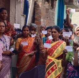 கோவையில் நேற்று பொங்கல் பரிசுத் தொகுப்பு