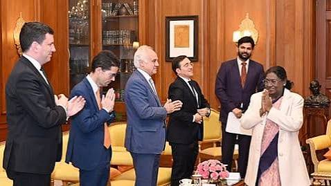 இந்தியா, ஸ்பெயின் வளங்களை ஒருங்கிணைக்க வேண்டும்: குடியரசுத் தலைவா் முா்மு