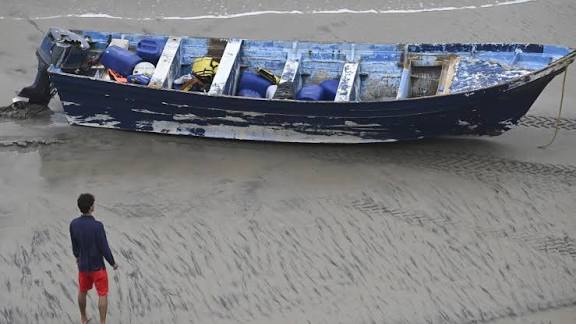 புலம்பெயர்ந்தோர் சென்ற படகு விபத்து : 7 பேர் பலி