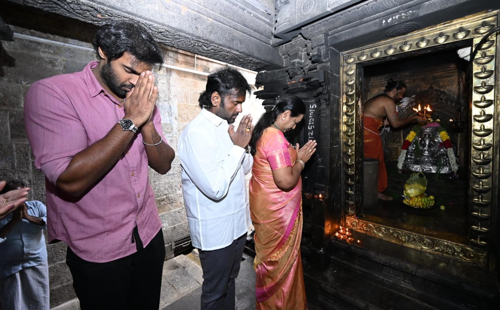 அருள்மிகு விருதகிரிஸ்வரர் திருக்கோயிலில் நேற்று தேமுதிக பொதுச் செயலாளர் பிரேமலதா தனது மகன்களுடன் சாமி தரிசனம்