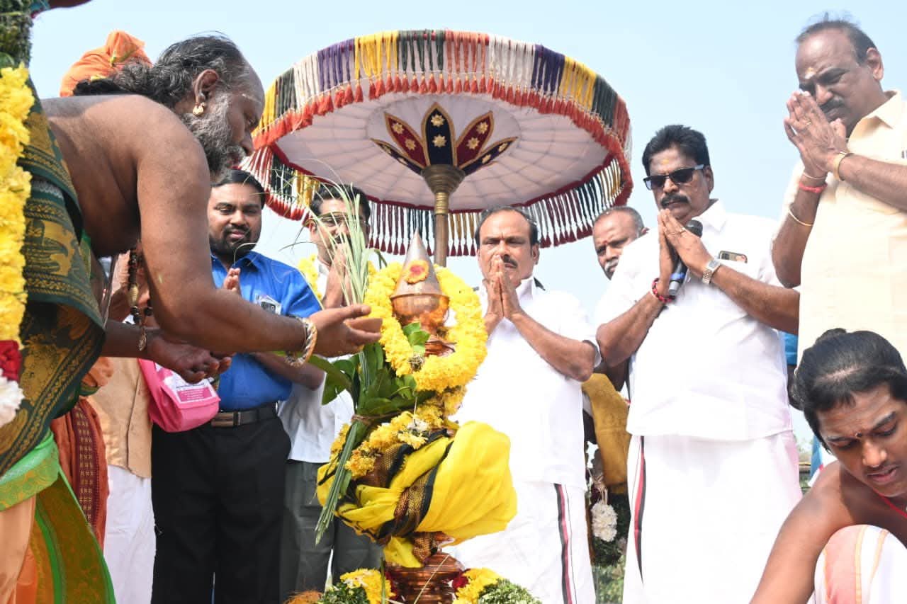 கோழியூர் ஸ்ரீ சௌந்தரநாயகி உடனுறை ஆலந்துறை ஈஸ்வரர் சிவன் கோவில் கும்பாபிஷேகம் அமைச்சர் கணேசன் புனித நீர் ஊற்றி கோலாகலம்.