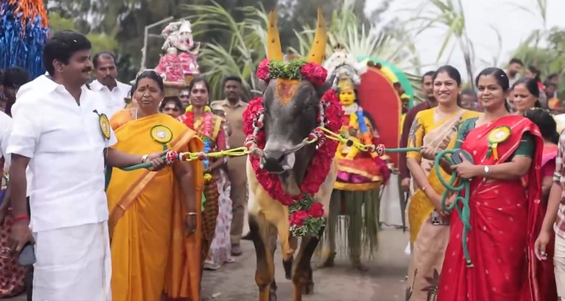 இலுப்பூர் மதர்தெரசா கல்லூரி வளாகத்தில் நடந்த பொங்கல் விழா