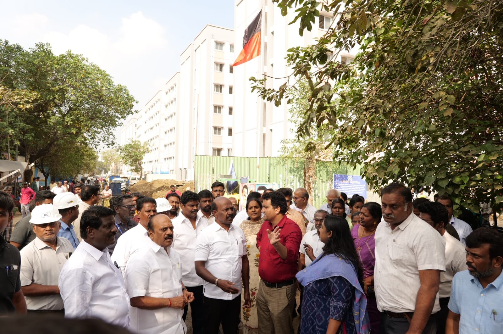 அடுக்குமாடி குடியிருப்புகளின் கட்டுமான பணிகளை அமைச்சர்கள் தா.மோ.அன்பரசன், மா.சுப்பிரமணியன் ஆய்வு