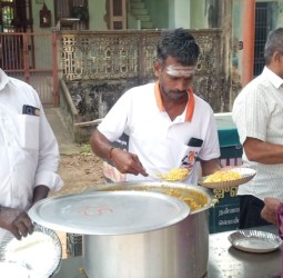 தை அமாவாசை தினத்தை முன்னிட்டு மயிலாடுதுறையில் ஜோதி பவுண்டேஷன் சார்பில் சிறப்பு அன்னதானம்