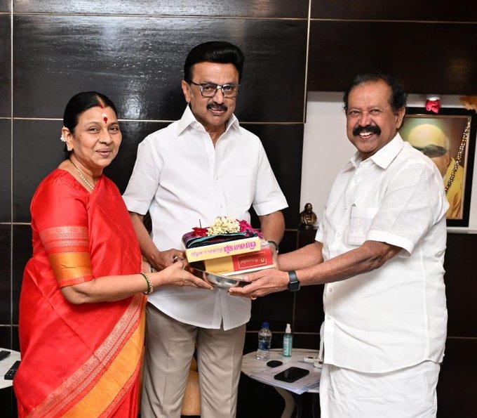 முதல்வர் ஸ்டாலினை முன்னாள் அமைச்சர் பொன்முடி நேற்று சந்தித்து தமிழர் திருநாள் மற்றும் தமிழ்ப் புத்தாண்டு வாழ்த்து