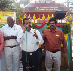 நேதாஜி சிலைக்கு பிறந்த நாளை முன்னிட்டு மாலையிட்டு தமிழ்ச்செம்மல் கவிஞர் இரா.இரவி உரை