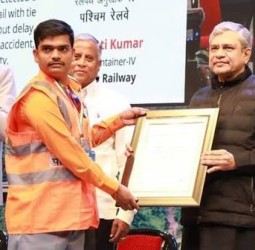 பாக்மதி விரைவு ரயில் விபத்தில் சாதுர்யமாக செயல்பட்ட ரயில் ஓட்டுநருக்கு விசிஷ்ட சேவா விருது