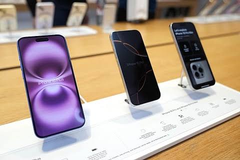 1970ல் தயாரிக்கப்பட்ட ஒரு ரூபாய் நாணயத்துக்கு ஐஃபோன்! விடியோ உண்மைதானா?