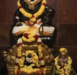 உக்கல் அருள்மிகு ஸ்ரீ காமாட்சி அம்பாள் கோயிலில் ஸ்ரீ சந்திரமவுலீஸ்வரருக்கு சிறப்பு பூஜை: