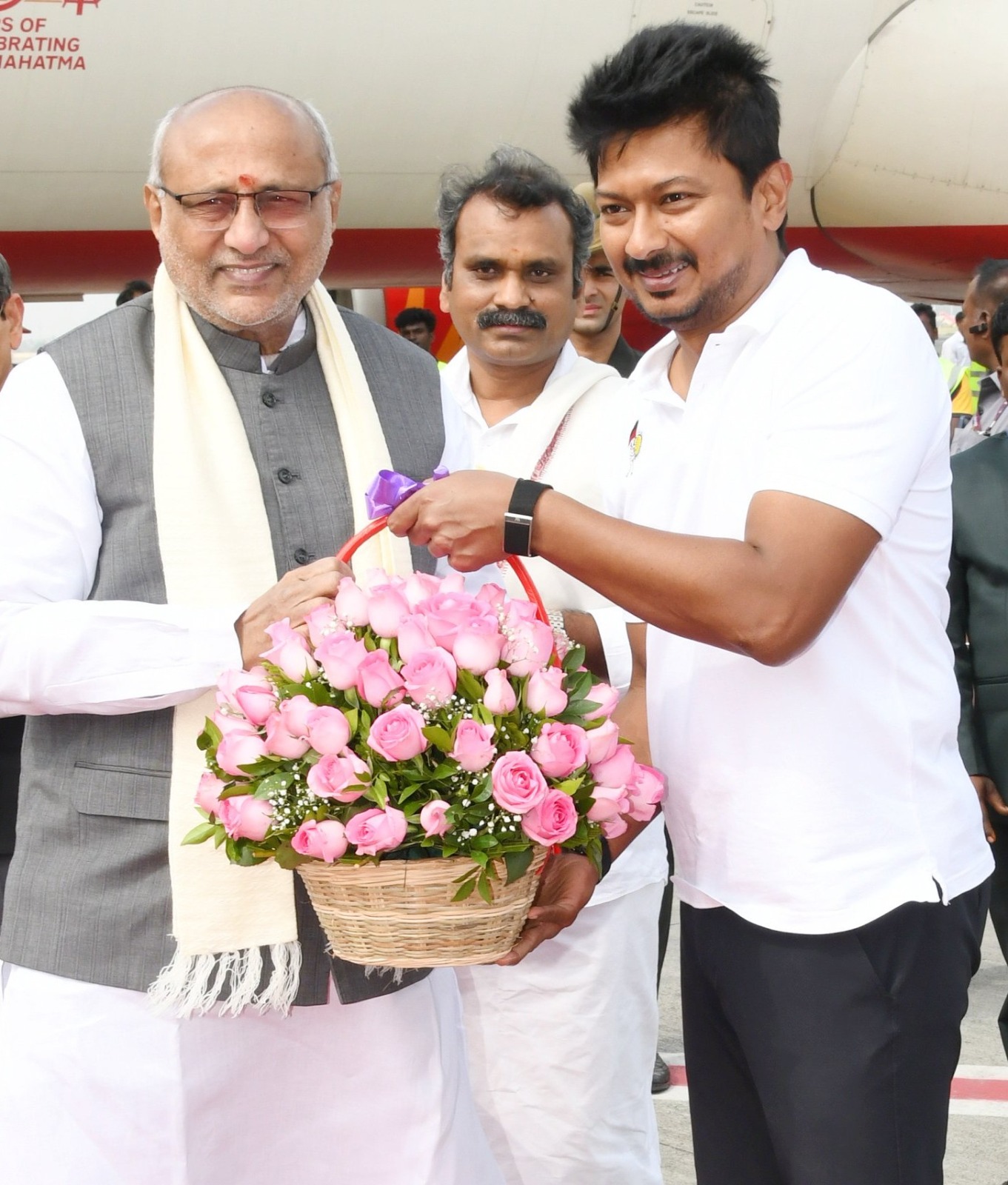 துணைஜனாதிபதி ராதாகிருஷ்ணனை துணை முதல்வர் உதயநிதி வரவேற்றார்