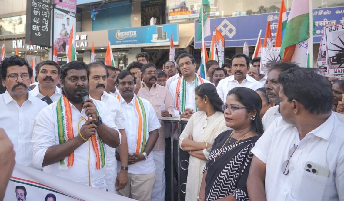 குழித்துறை சந்திப்பில் காங்கிரஸ் கட்சி சார்பில் ஆர்ப்பாட்டம்