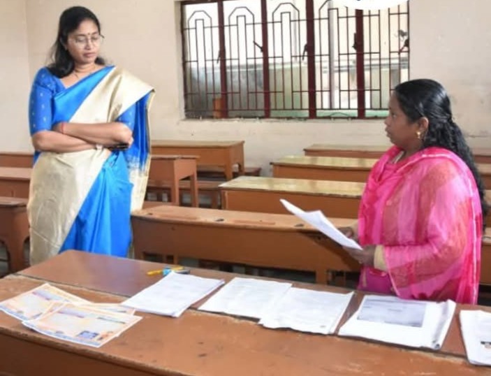 உதகை தொகுதி சாந்தி விஜய் பெண்கள் மேல்நிலைப்பள்ளியில் நடந்த வாக்காளர் சேர்ப்பு முகாம்