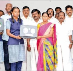 திருவில்லிபுத்தூரில் மடிக்கணினி வழங்கும் விழா