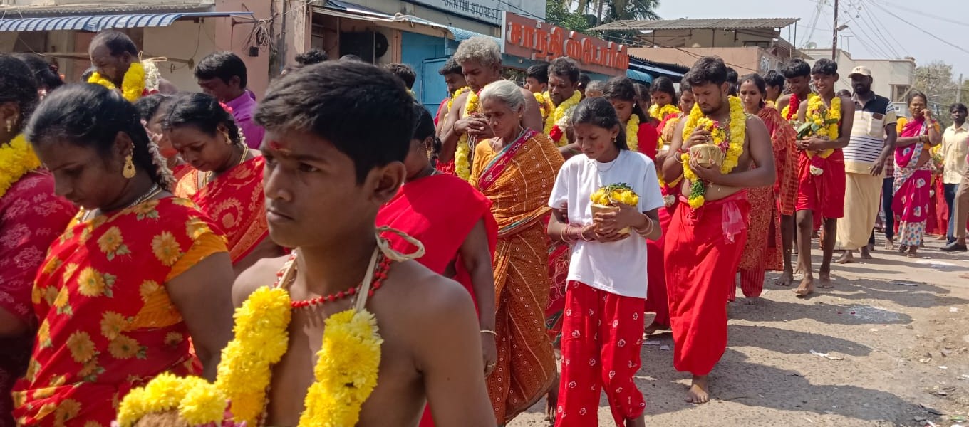 காளியம்மன் கோயிலில் நேற்று 1,008 பால்குடம் ஏந்தி ஊர்வலம்